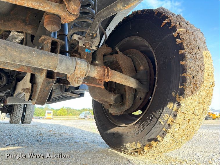 image for item DZ4932 2015 Ford F550 Super Duty XL bucket truck