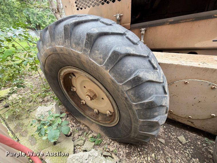 image for item EA0577 1987 Champion 710A motor grader