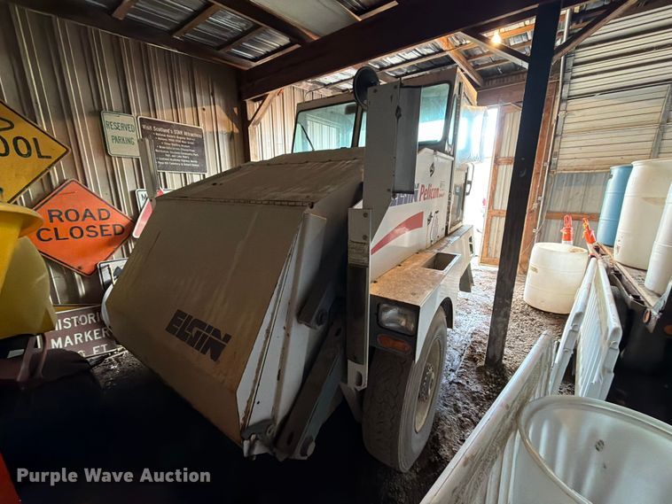 image for item EA0578 2002 Elgin Pelican street sweeper truck