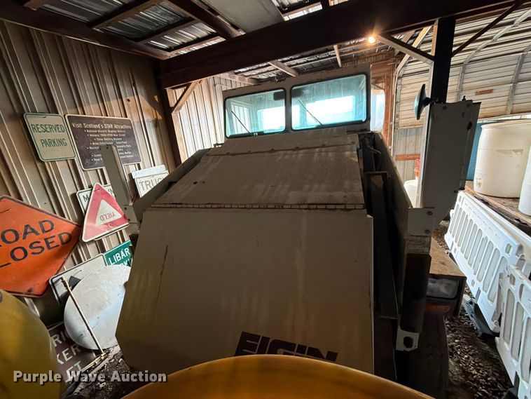image for item EA0578 2002 Elgin Pelican street sweeper truck
