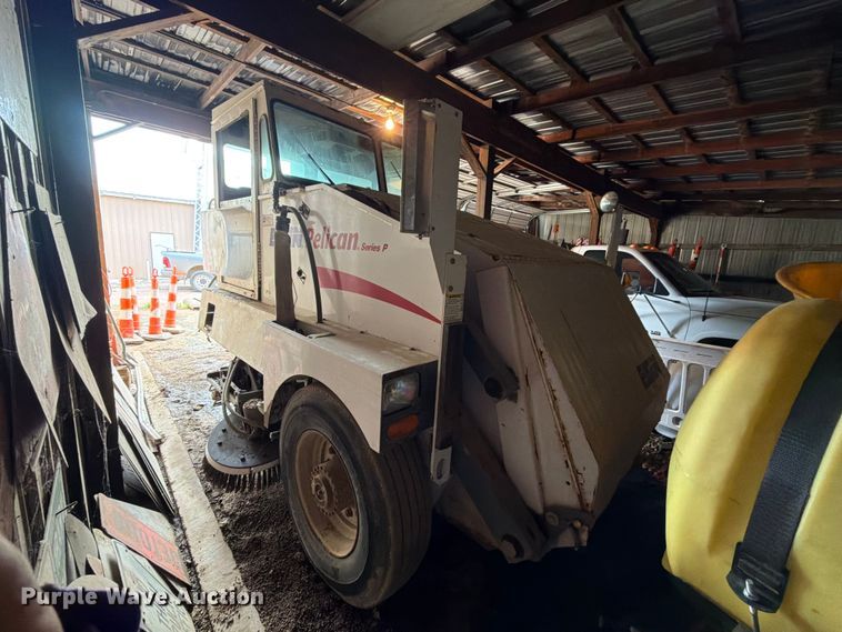 image for item EA0578 2002 Elgin Pelican street sweeper truck