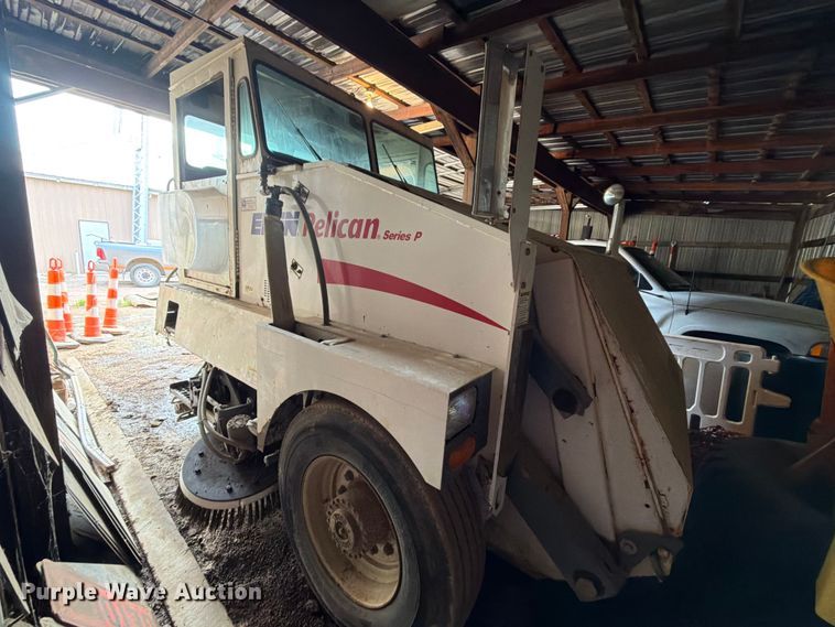 image for item EA0578 2002 Elgin Pelican street sweeper truck