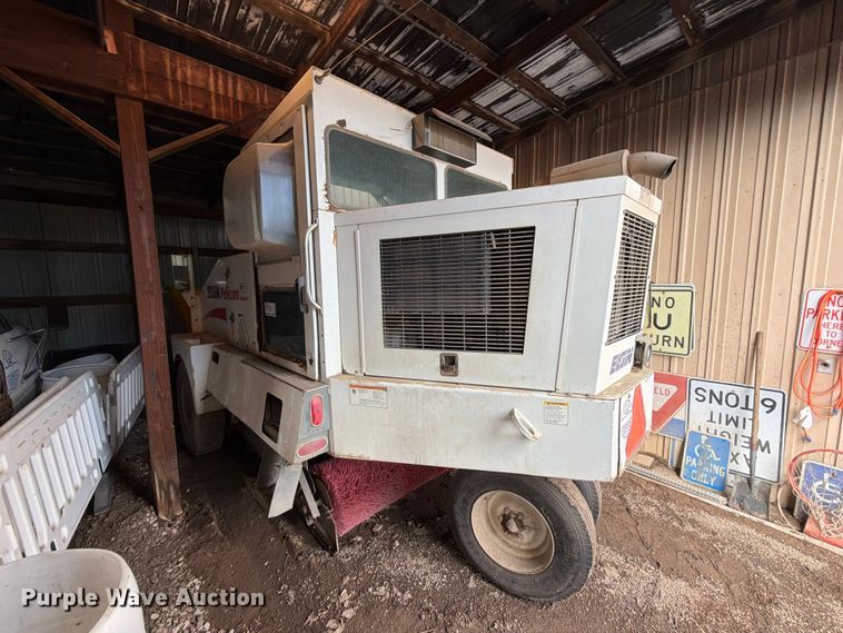 image for item EA0578 2002 Elgin Pelican street sweeper truck