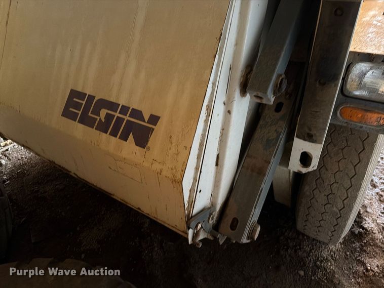 image for item EA0578 2002 Elgin Pelican street sweeper truck