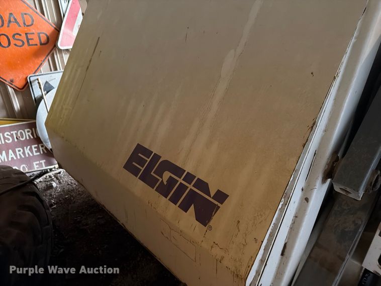 image for item EA0578 2002 Elgin Pelican street sweeper truck