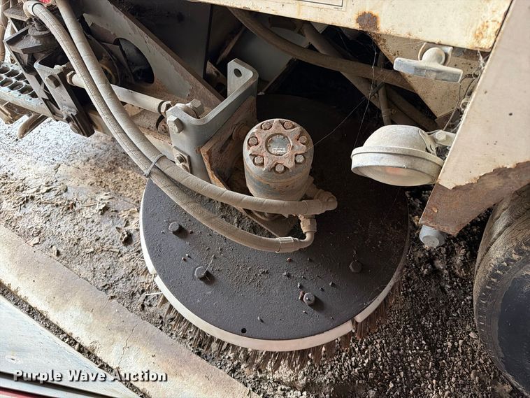 image for item EA0578 2002 Elgin Pelican street sweeper truck