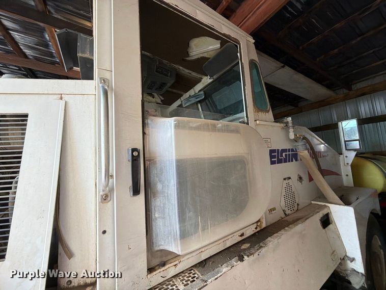 image for item EA0578 2002 Elgin Pelican street sweeper truck
