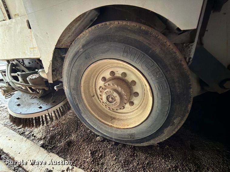image for item EA0578 2002 Elgin Pelican street sweeper truck