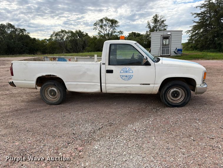 image for item EA0579 1991 Chevrolet C1500 pickup truck
