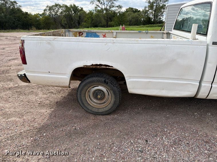 image for item EA0579 1991 Chevrolet C1500 pickup truck