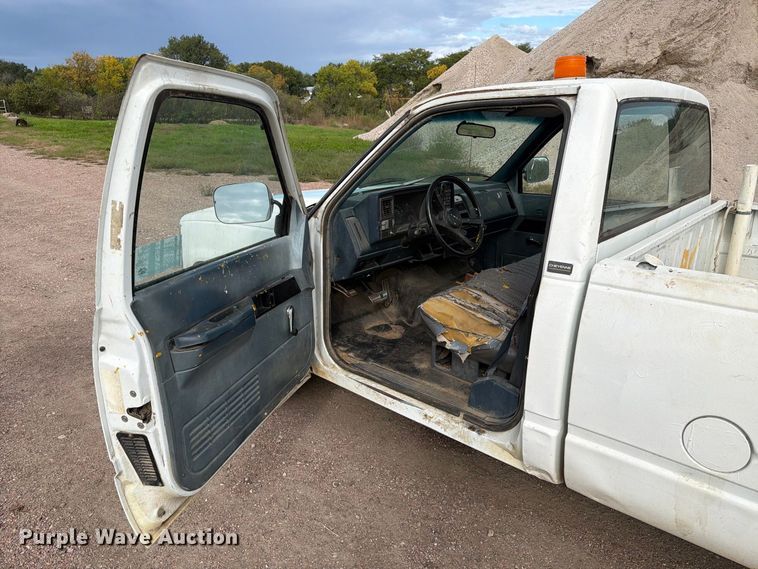 image for item EA0579 1991 Chevrolet C1500 pickup truck