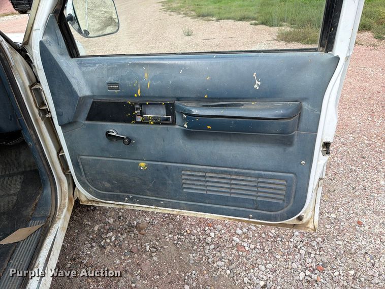 image for item EA0579 1991 Chevrolet C1500 pickup truck