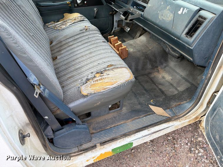 image for item EA0579 1991 Chevrolet C1500 pickup truck