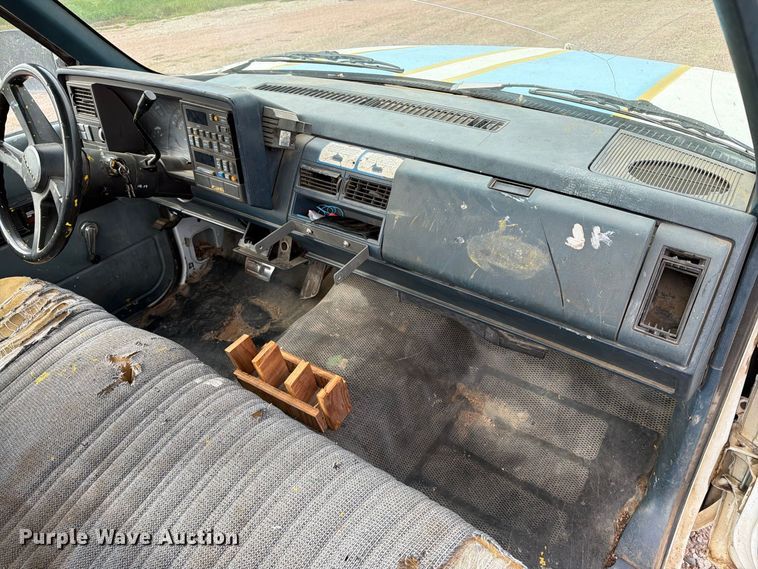 image for item EA0579 1991 Chevrolet C1500 pickup truck