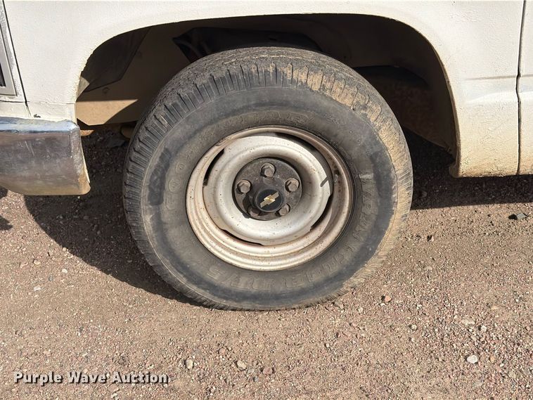 image for item EA0579 1991 Chevrolet C1500 pickup truck