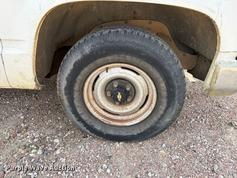 image for item EA0579 1991 Chevrolet C1500 pickup truck