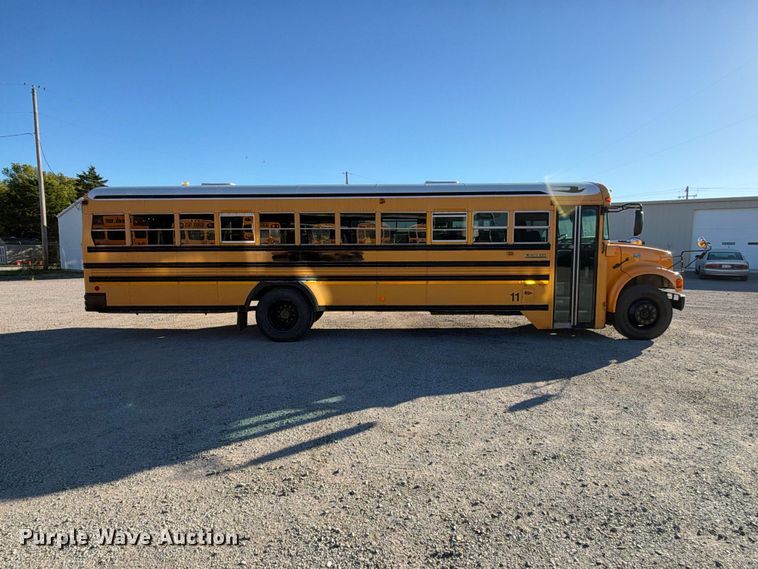 image for item EC4640 2003 International 3800 school bus