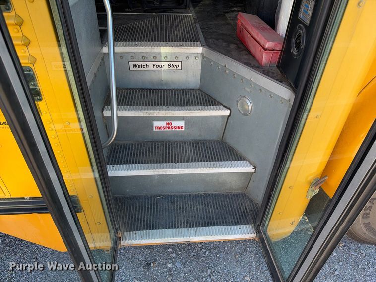 image for item EC4640 2003 International 3800 school bus