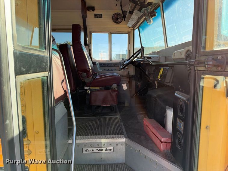 image for item EC4640 2003 International 3800 school bus