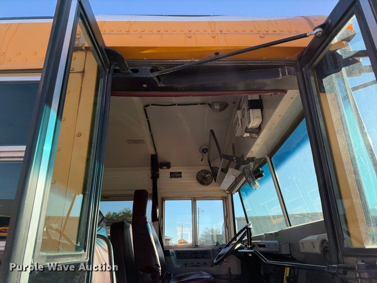 image for item EC4640 2003 International 3800 school bus