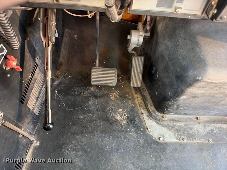 image for item EC4640 2003 International 3800 school bus