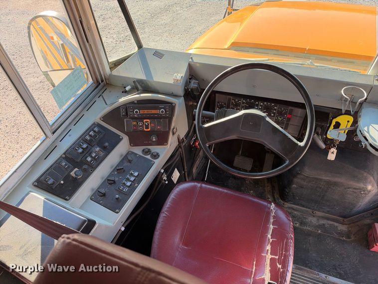 image for item EC4640 2003 International 3800 school bus
