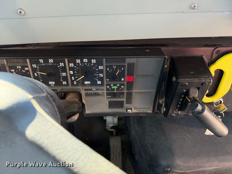 image for item EC4640 2003 International 3800 school bus
