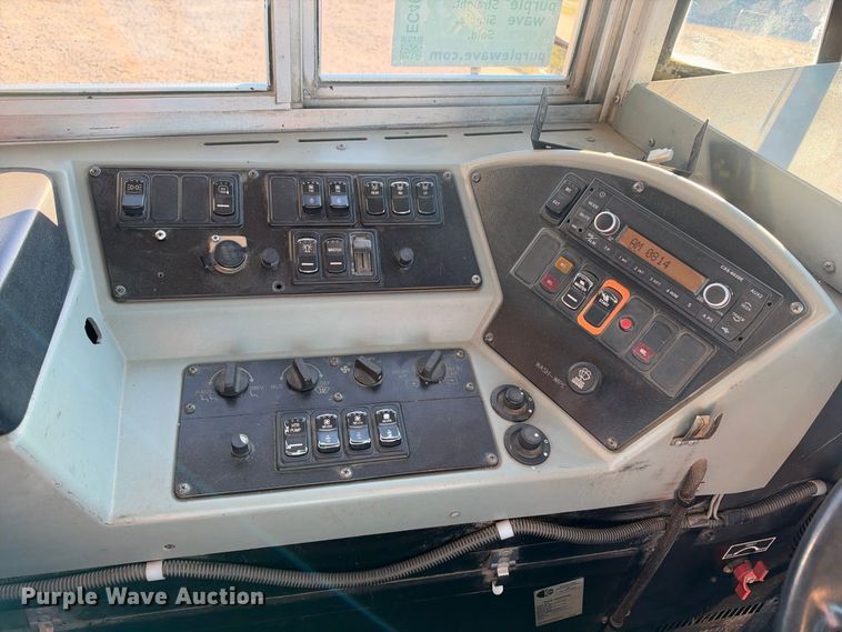 image for item EC4640 2003 International 3800 school bus