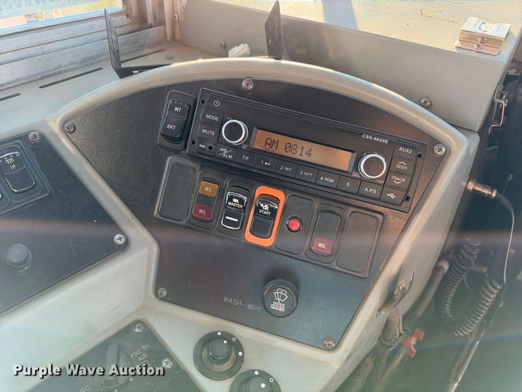 image for item EC4640 2003 International 3800 school bus