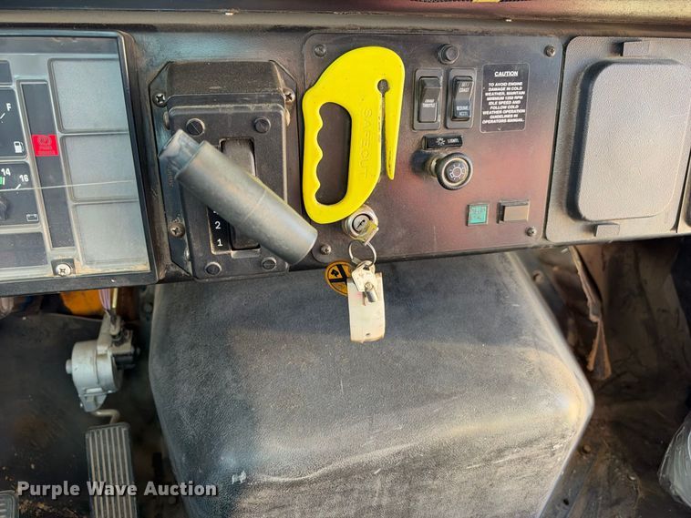 image for item EC4640 2003 International 3800 school bus