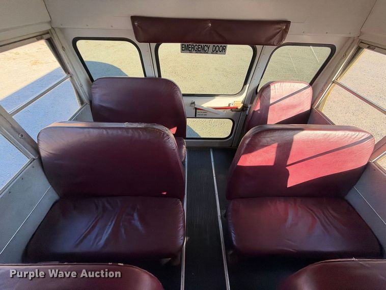 image for item EC4640 2003 International 3800 school bus