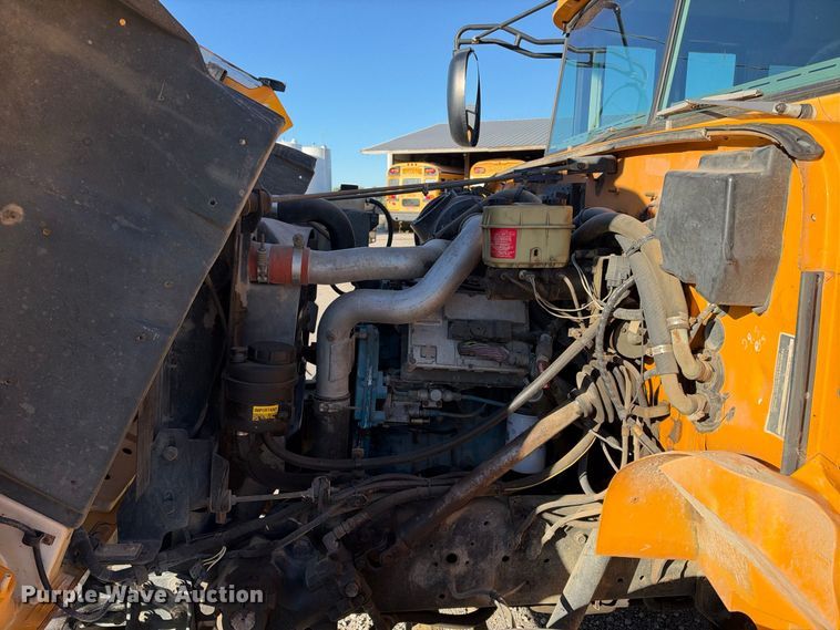 image for item EC4640 2003 International 3800 school bus