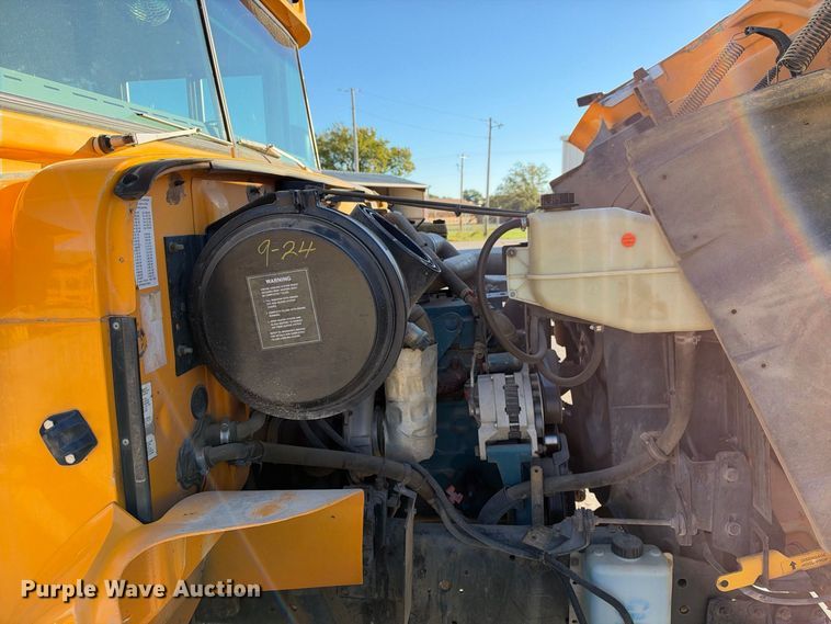 image for item EC4640 2003 International 3800 school bus
