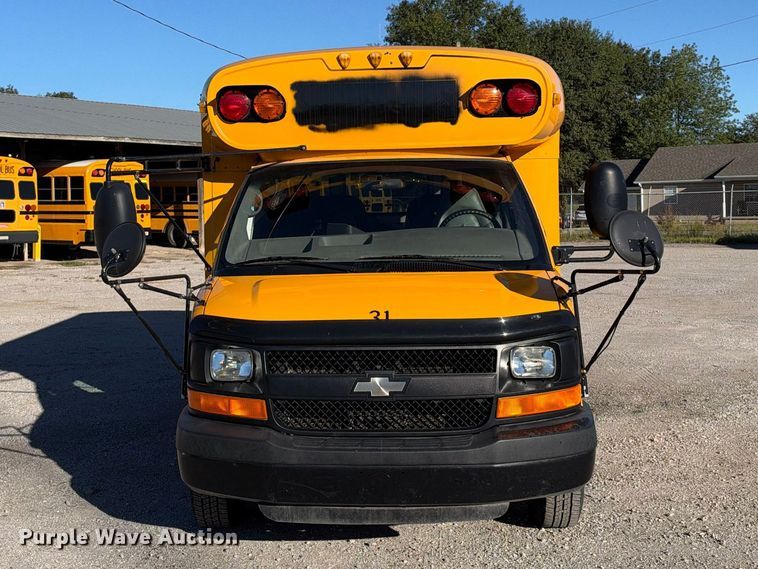 image for item EC4641 2004 Chevrolet Express G3500 school bus