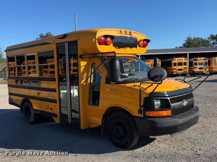 image for item EC4641 2004 Chevrolet Express G3500 school bus