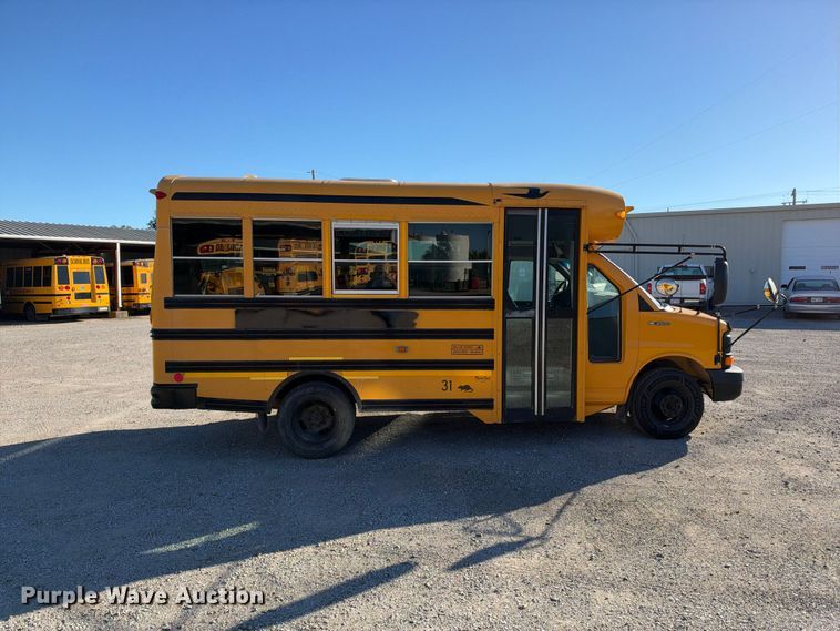 image for item EC4641 2004 Chevrolet Express G3500 school bus