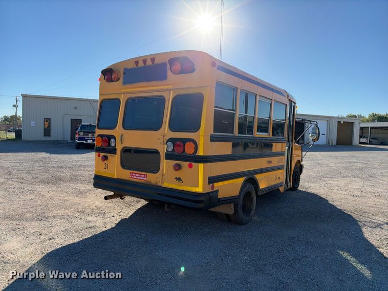 image for item EC4641 2004 Chevrolet Express G3500 school bus