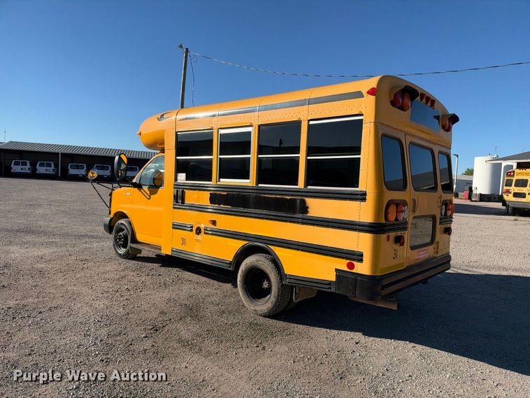 image for item EC4641 2004 Chevrolet Express G3500 school bus