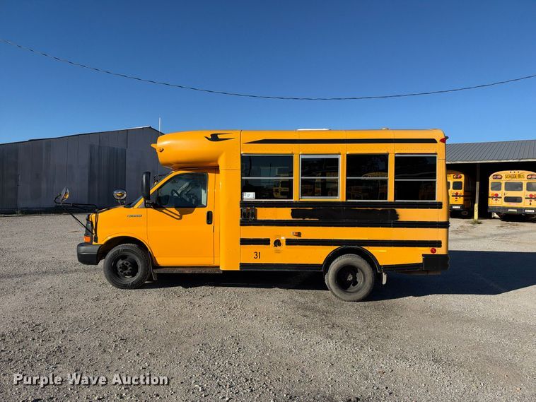 image for item EC4641 2004 Chevrolet Express G3500 school bus