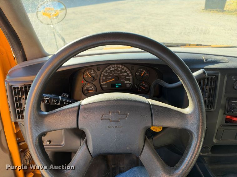 image for item EC4641 2004 Chevrolet Express G3500 school bus