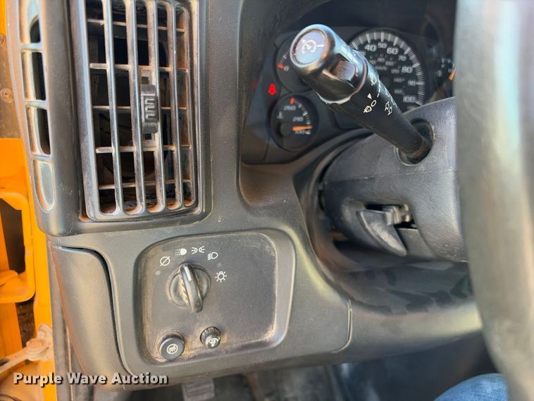 image for item EC4641 2004 Chevrolet Express G3500 school bus