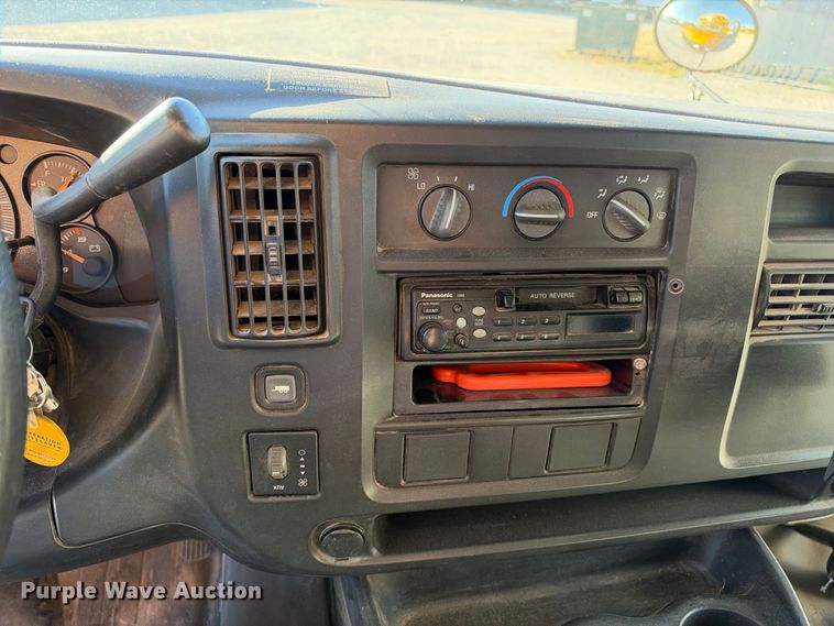image for item EC4641 2004 Chevrolet Express G3500 school bus