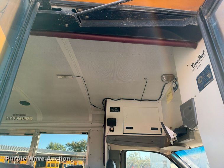 image for item EC4641 2004 Chevrolet Express G3500 school bus