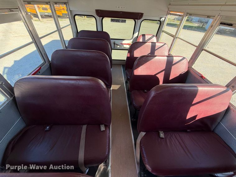 image for item EC4641 2004 Chevrolet Express G3500 school bus