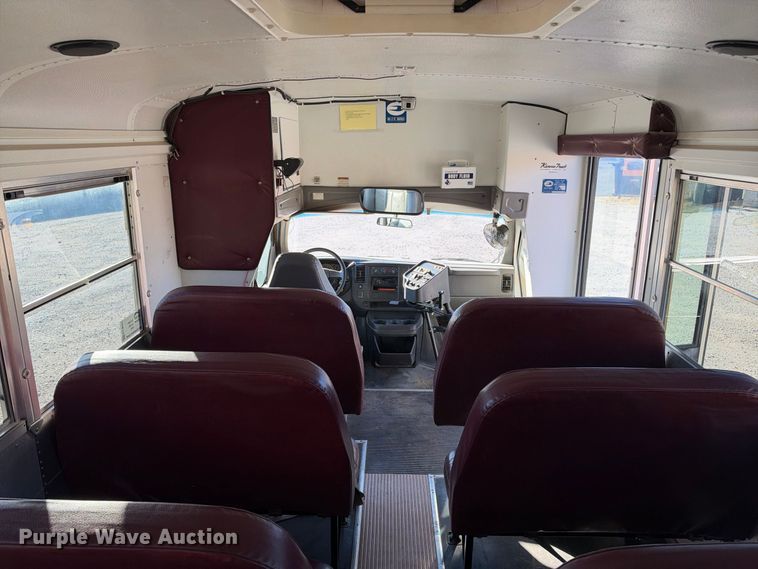 image for item EC4641 2004 Chevrolet Express G3500 school bus