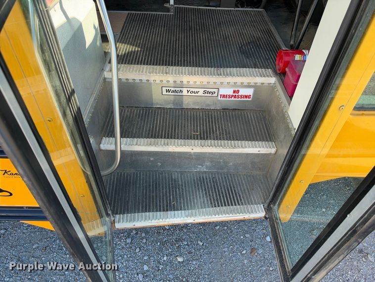 image for item EC4641 2004 Chevrolet Express G3500 school bus