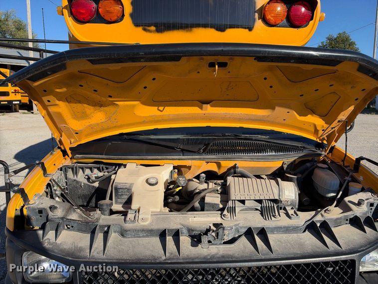 image for item EC4641 2004 Chevrolet Express G3500 school bus