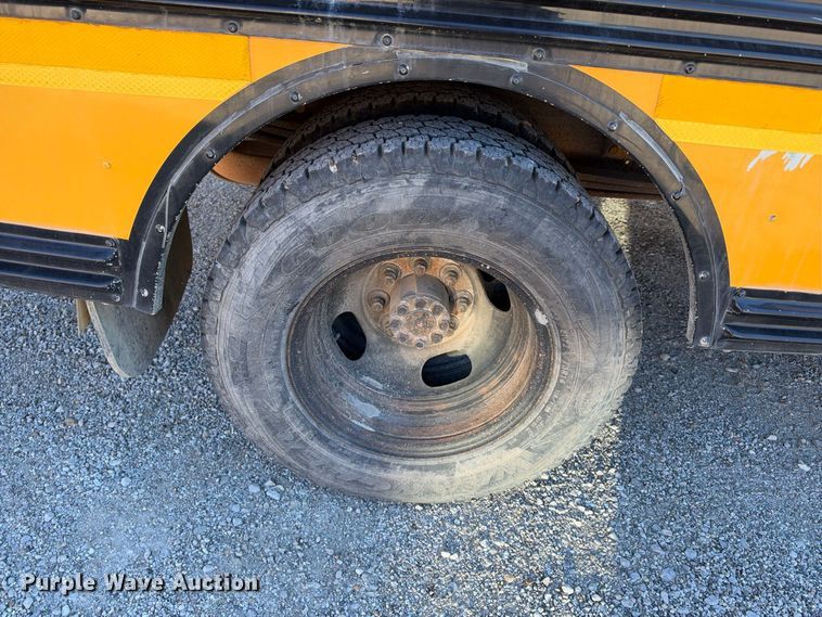 image for item EC4641 2004 Chevrolet Express G3500 school bus