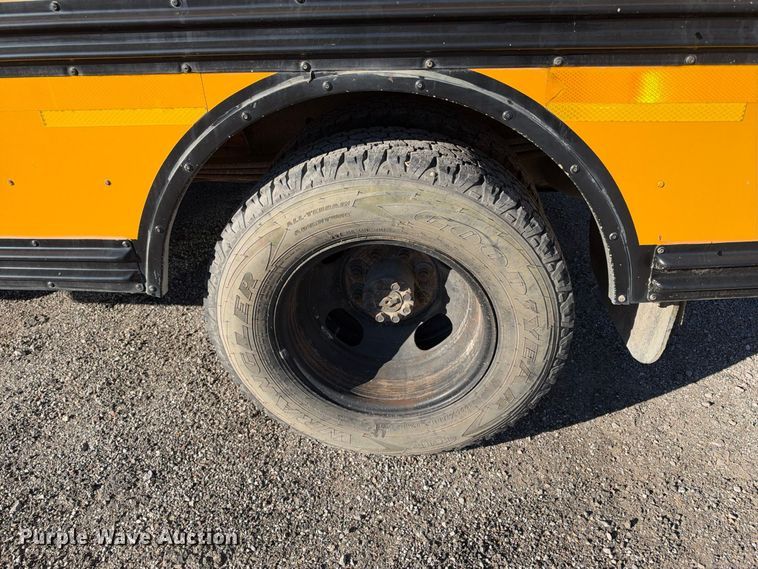 image for item EC4641 2004 Chevrolet Express G3500 school bus