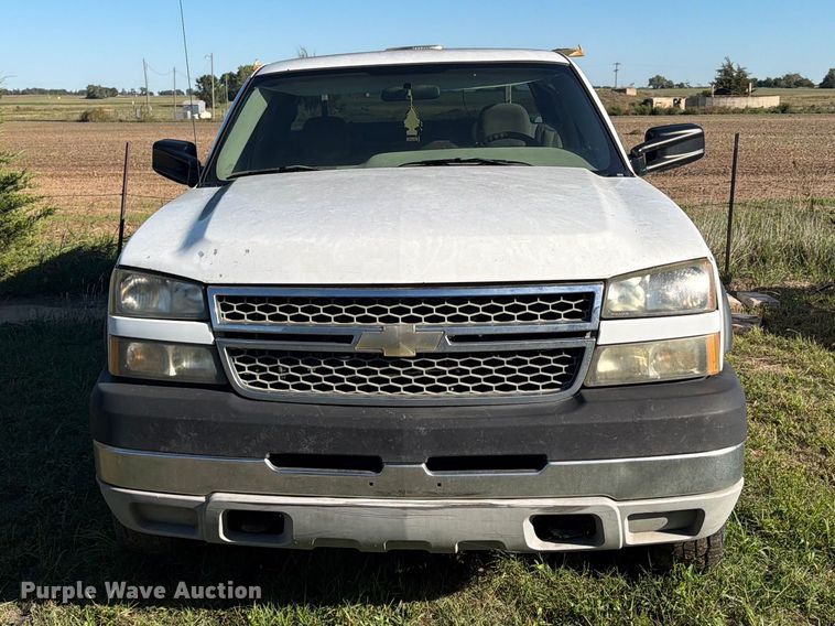 image for item EI7769 2007 Chevrolet Silverado 2500HD Ext. Cab utility bed pickup truck